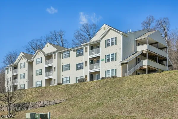 $415,000 | 1636 King Court, Green Brook, NJ 08812