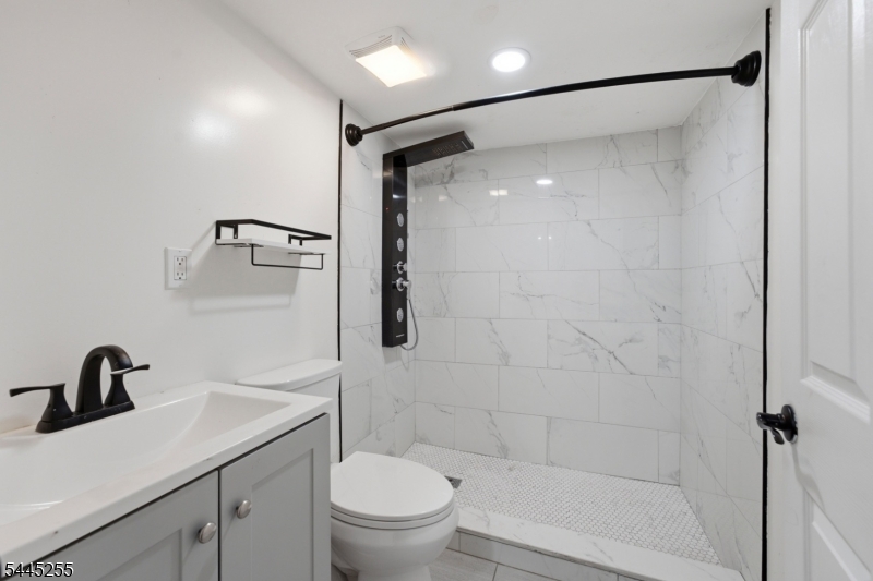 183 Graham Avenue Paterson, NJ 07501 - Photo 27 of 32