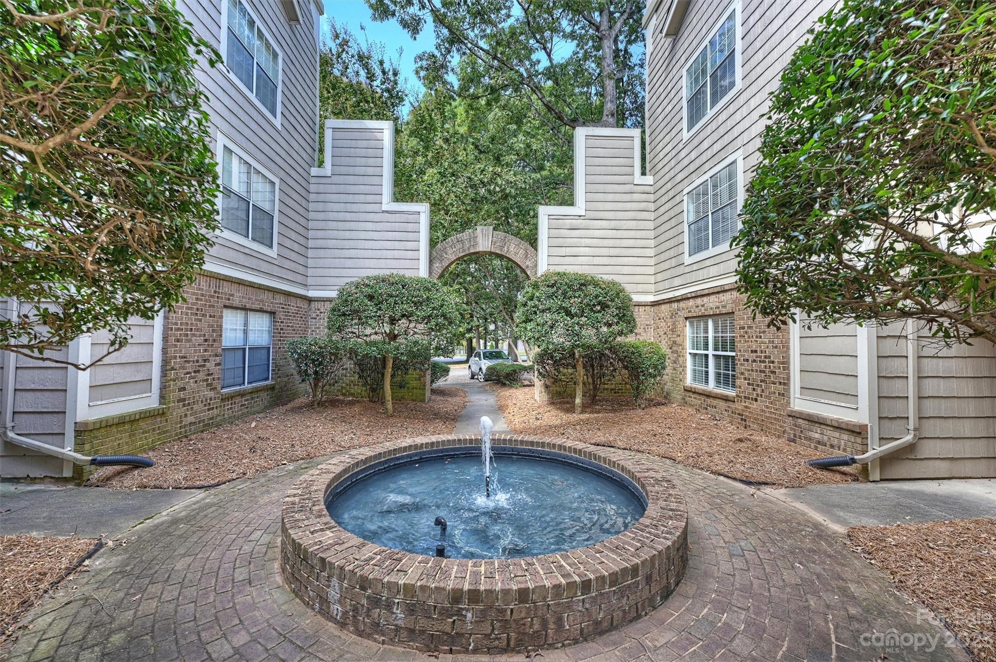 5007 Sharon Road, Unit Q Charlotte, NC 28210 - Photo 5 of 48 Gallery Image 5