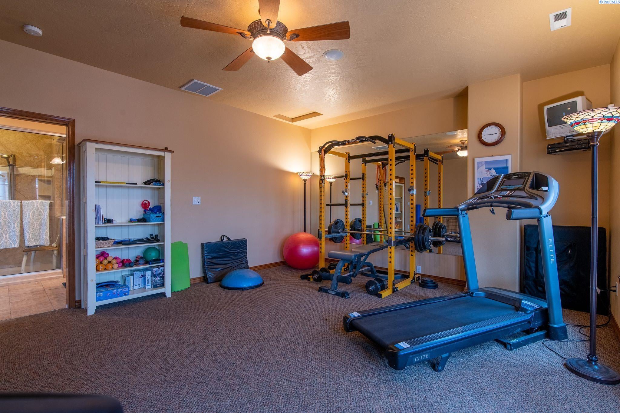 101301 East Ridgeview Drive Kennewick, WA 99338 - Photo 11 of 29 Gallery Image 11