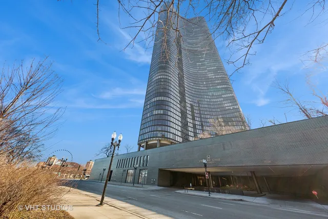 $899,500 | 505 North Lake Shore Drive, Unit 161718, Chicago, IL 60611