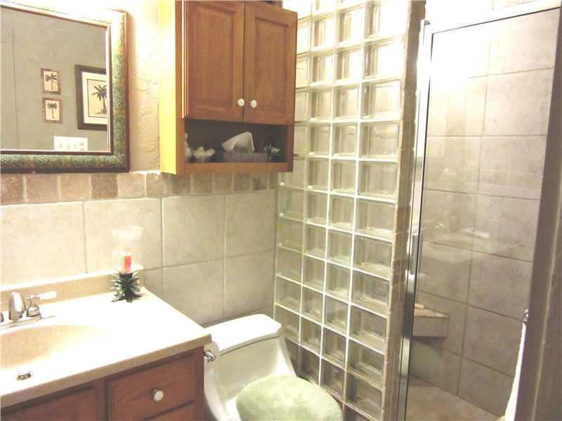 724 Fallen Timber Road Elizabeth, PA 15037 - Photo 16 of 25 Full Bath.