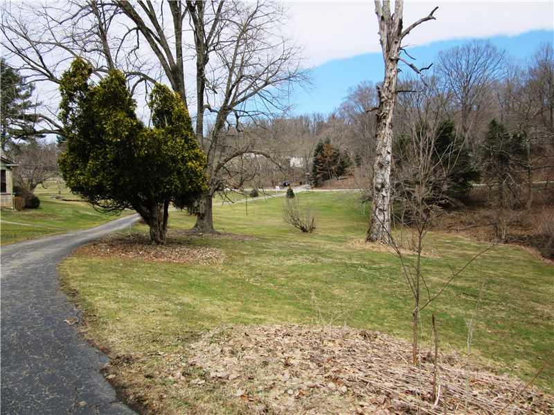 724 Fallen Timber Road Elizabeth, PA 15037 - Photo 5 of 25 Exterior Front. Driveway to the House