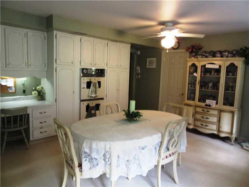 724 Fallen Timber Road Elizabeth, PA 15037 - Photo 6 of 25 Kitchen. Large Eat-In-Kitchen