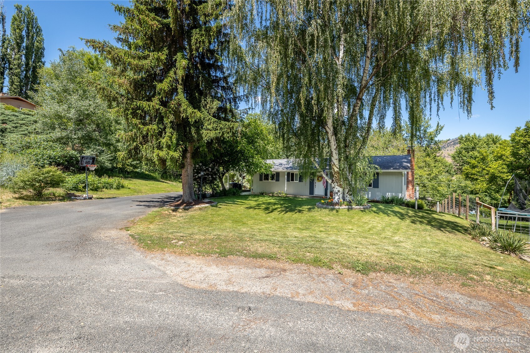 6038 Hazel Place Cashmere, WA 98815 - Photo 2 of 39