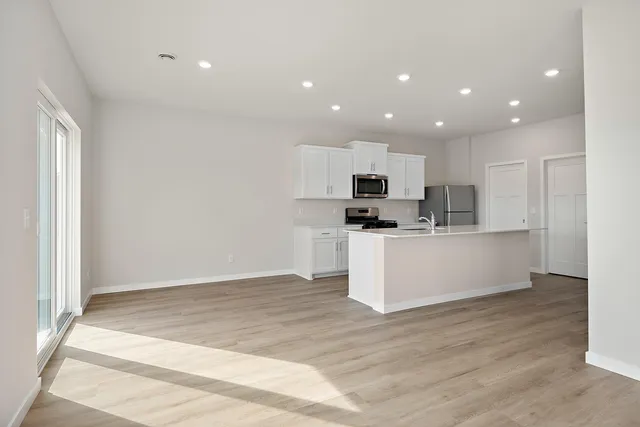 $394,900 | 39729 Fallbrook Avenue, North Branch, MN 55056