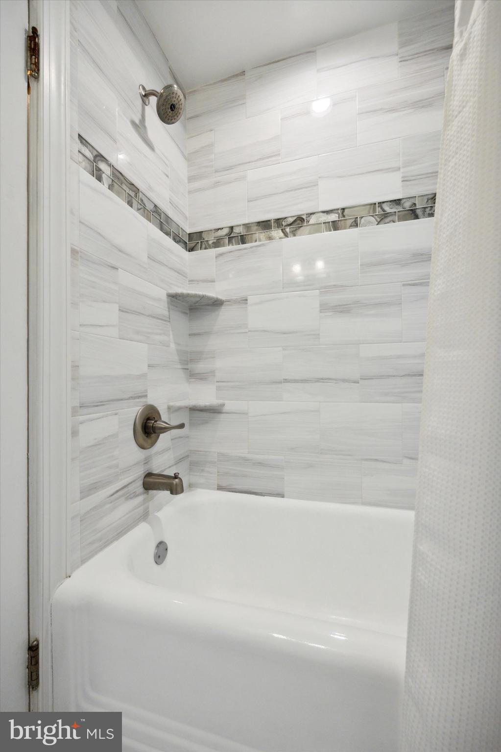 507 Murdoch Road Philadelphia, PA 19119 - Photo 27 of 51 2nd Floor Bathroom