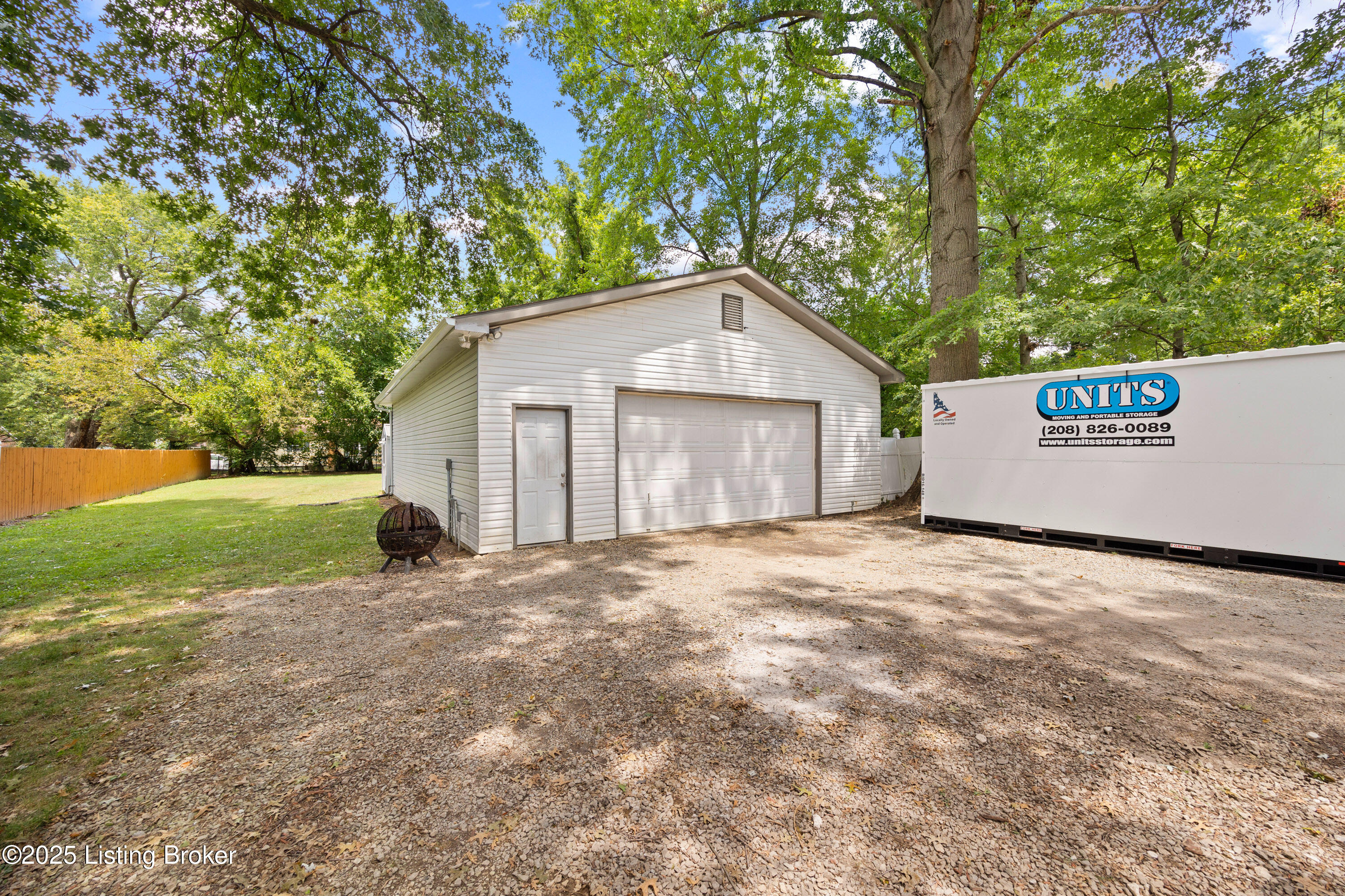 2431 Donna Road Louisville, KY 40216 - Photo 25 of 40 025