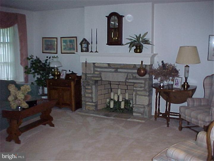 403 Red Barn Road Willow Grove, PA 19090 - Photo 3 of 12 Gallery Image 3