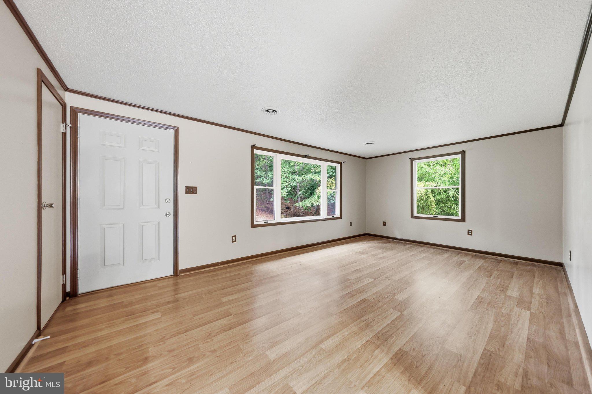 1335 Brown Road Knoxville, MD 21758 - Photo 3 of 68 Living Room