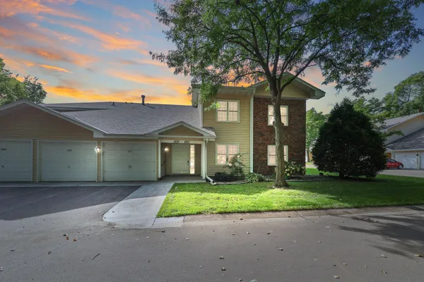 $214,900 | 1827 County Road E East, Unit 18, White Bear Lake, MN 55110