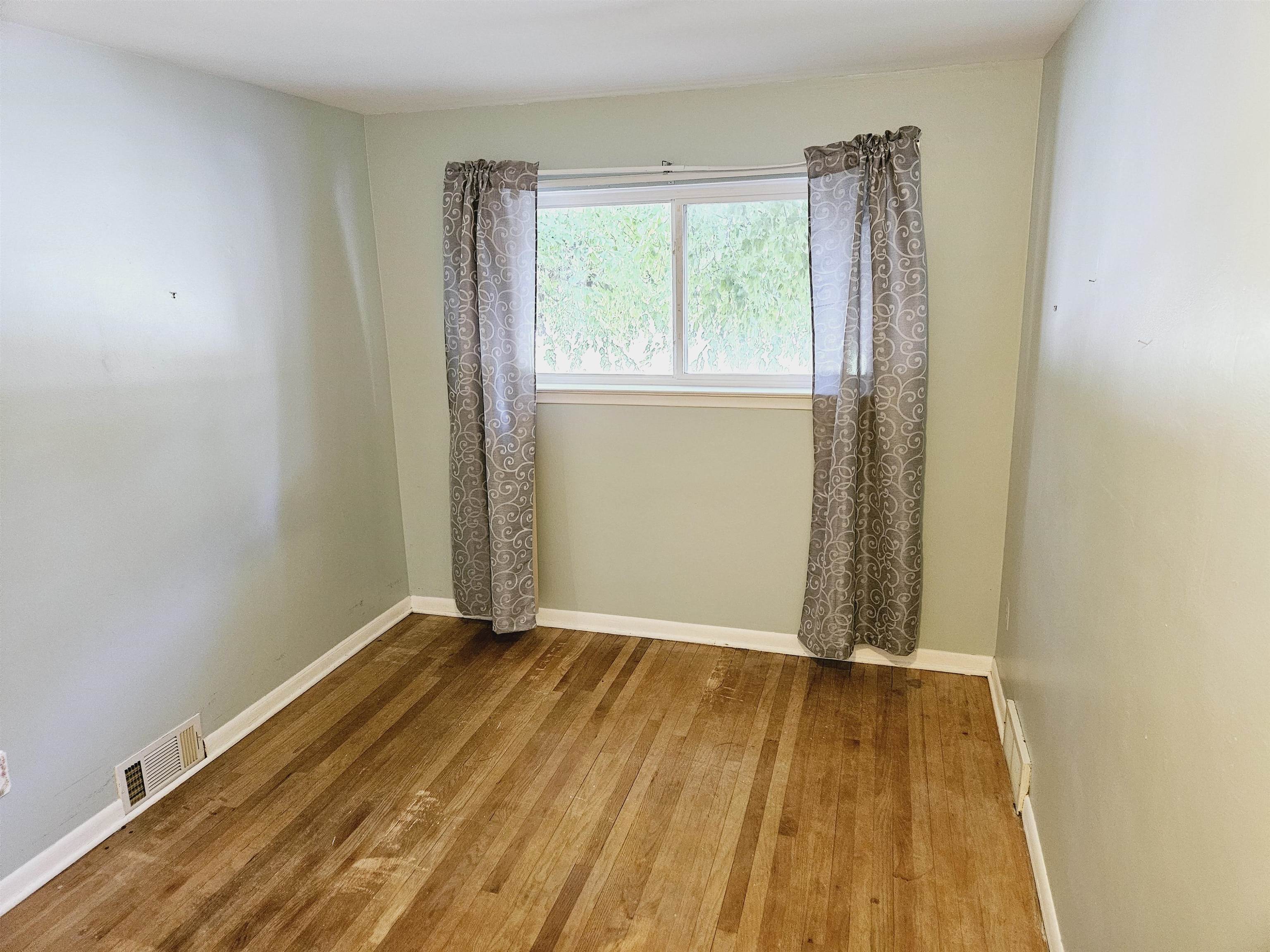 11007 Racine Road Warren, MI 48093 - Photo 11 of 34 50119643-11.JPG