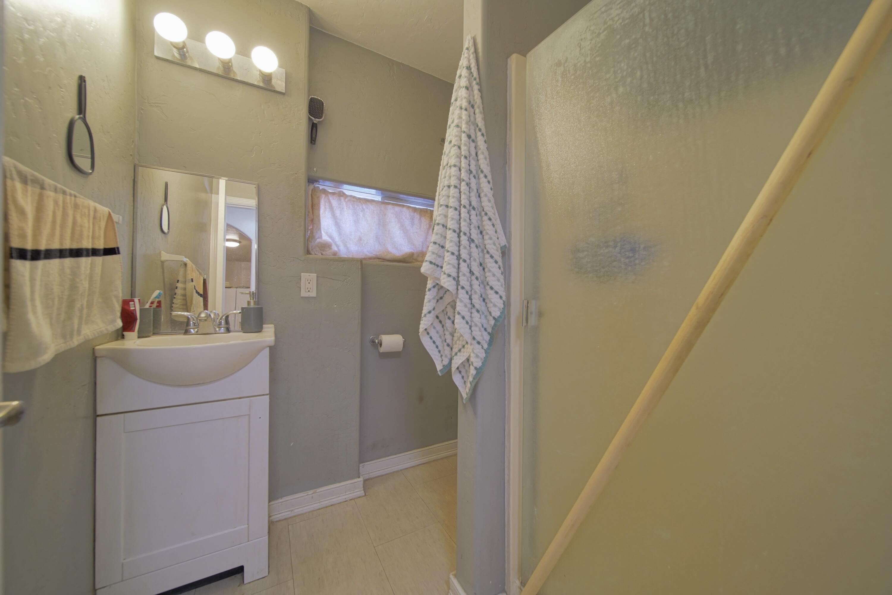 113 Bryant Court Exeter, CA 93221 - Photo 37 of 41 ADU bathroom