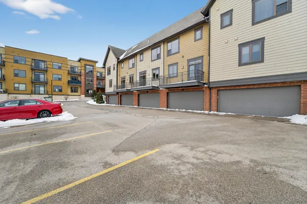 $325,000 | 2816 No Oaks, Madison, WI 53711