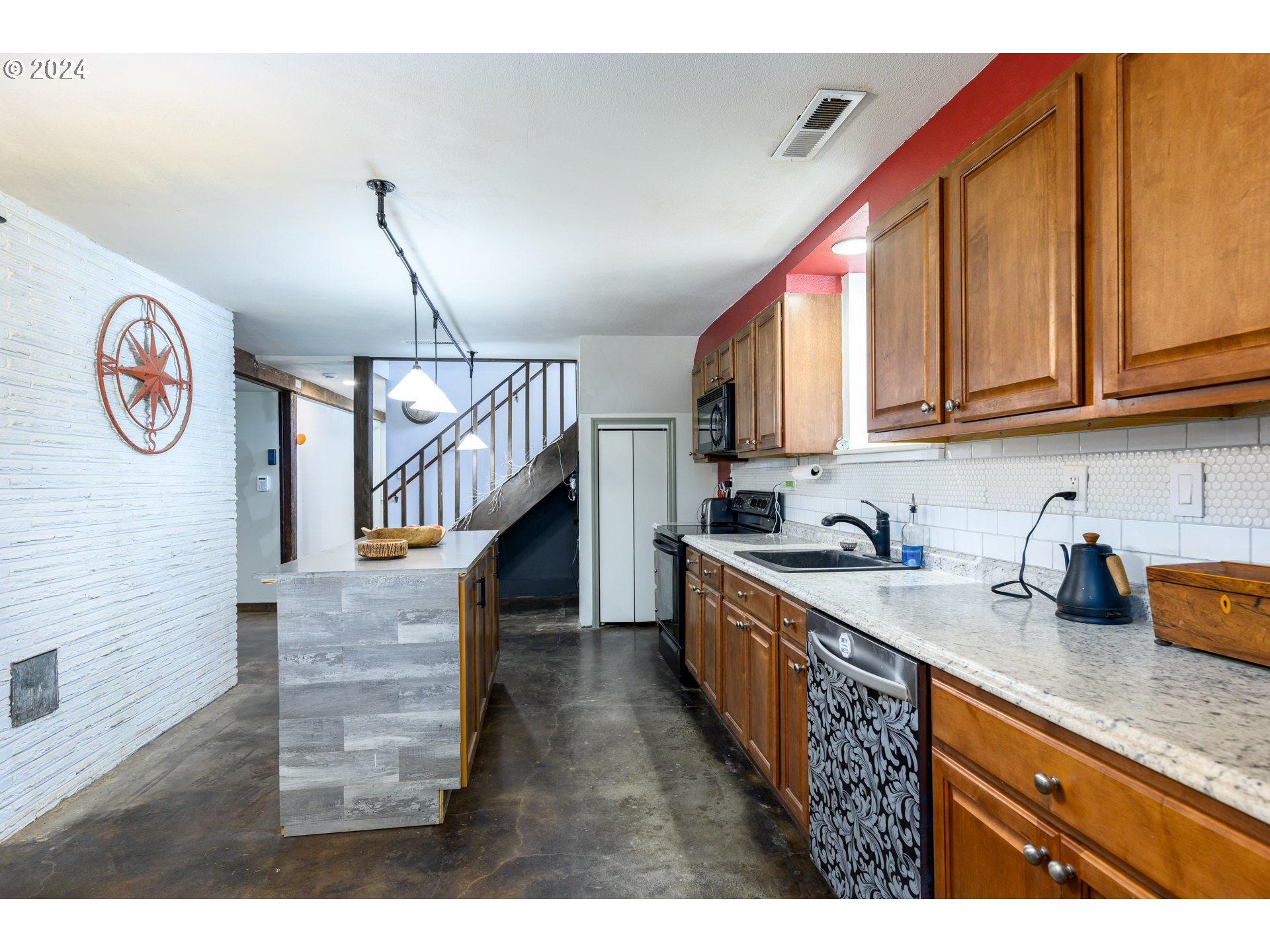 26130 Southwest Chehalem Station Road Sherwood, OR 97140 - Photo 20 of 45 Kitchen