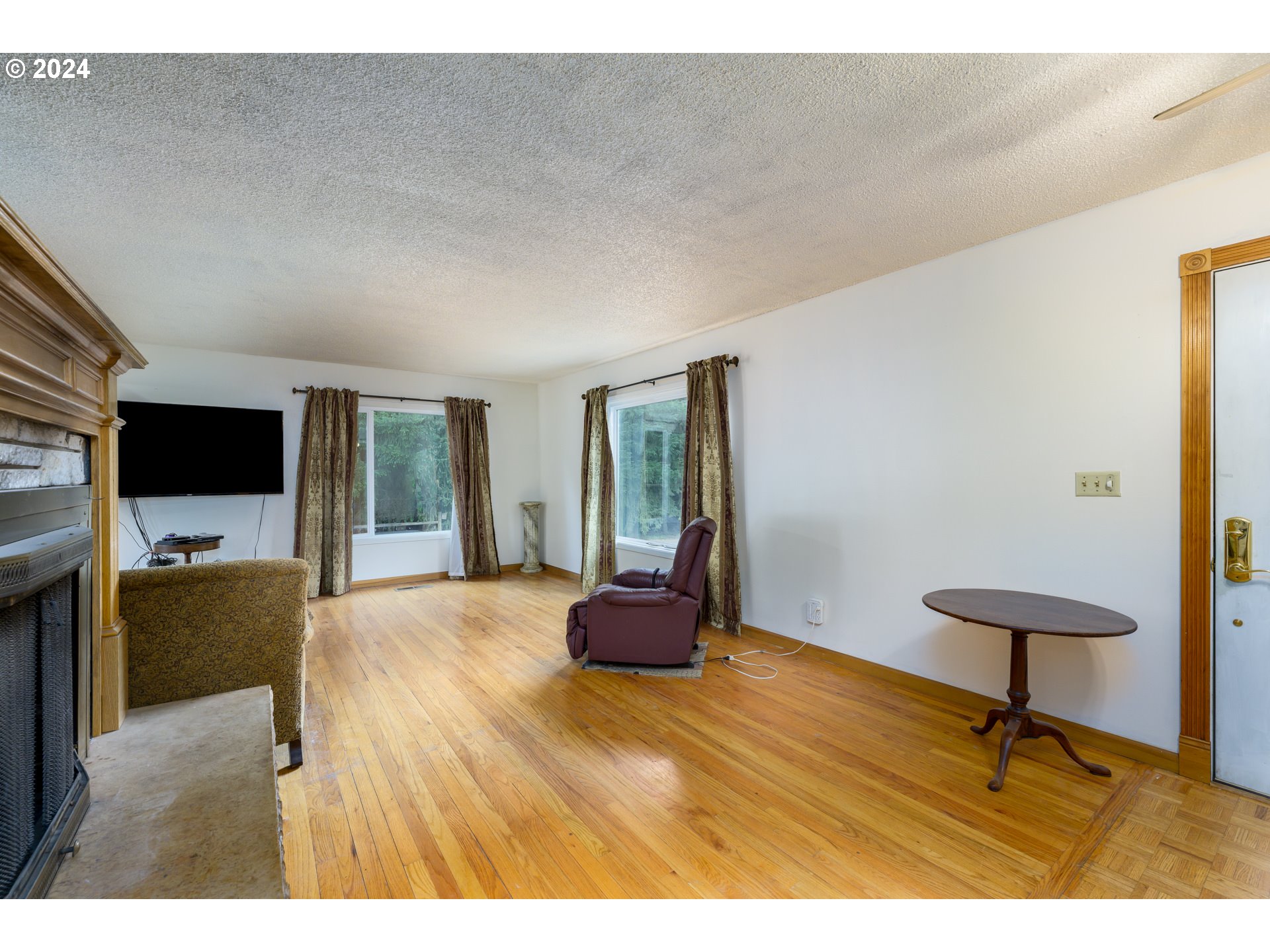 26130 Southwest Chehalem Station Road Sherwood, OR 97140 - Photo 4 of 45 Living Room