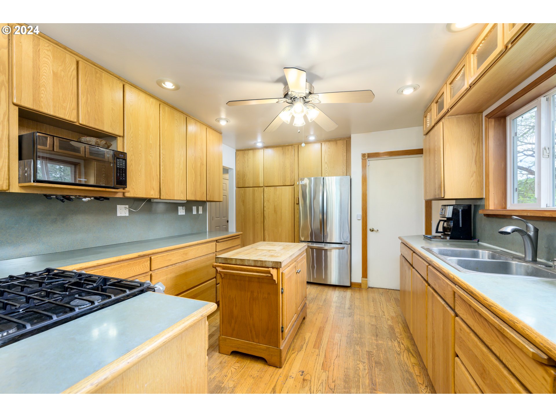 26130 Southwest Chehalem Station Road Sherwood, OR 97140 - Photo 9 of 45 Kitchen
