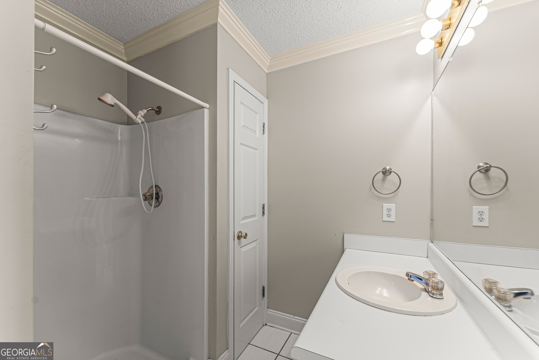 81 Heather Way Cleveland, GA 30528 - Photo 20 of 49 a bathroom with a sink toilet and shower