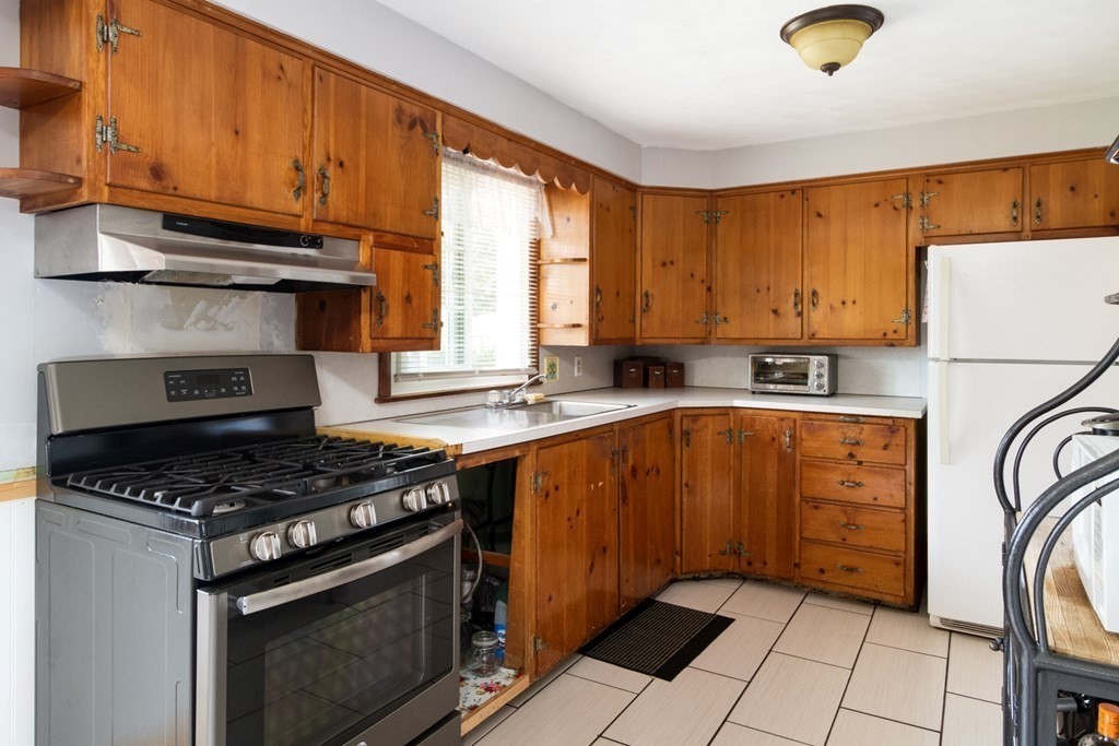 359 Kaufman Road Somerset, MA 02726 - Photo 10 of 25