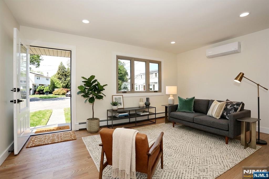 20 Dojean Court Bergenfield, NJ 07621 - Photo 4 of 50