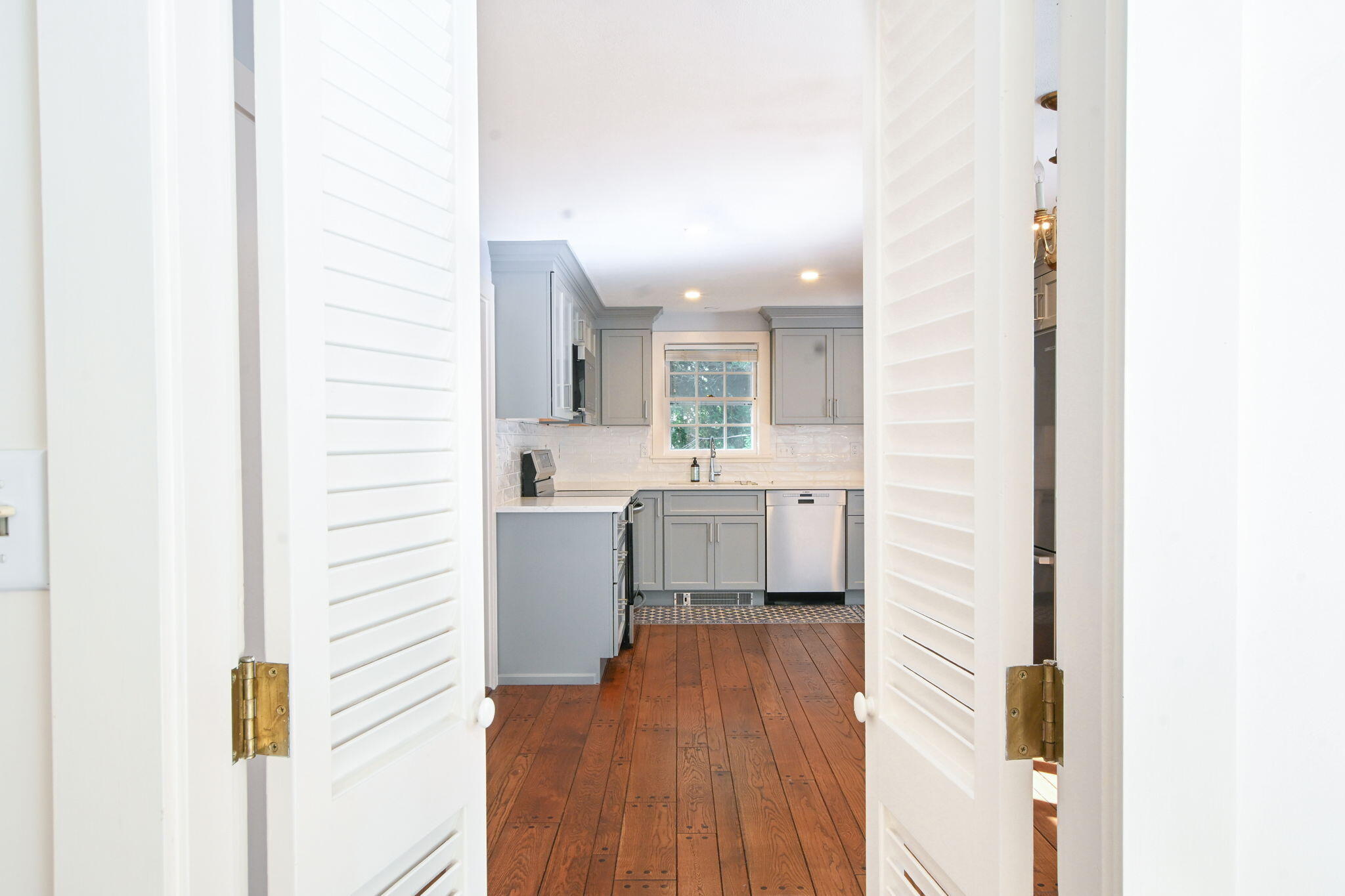 116 Saconesset Road Falmouth, MA 02540 - Photo 8 of 31 25-web-or-mls-DSC_8481 copy