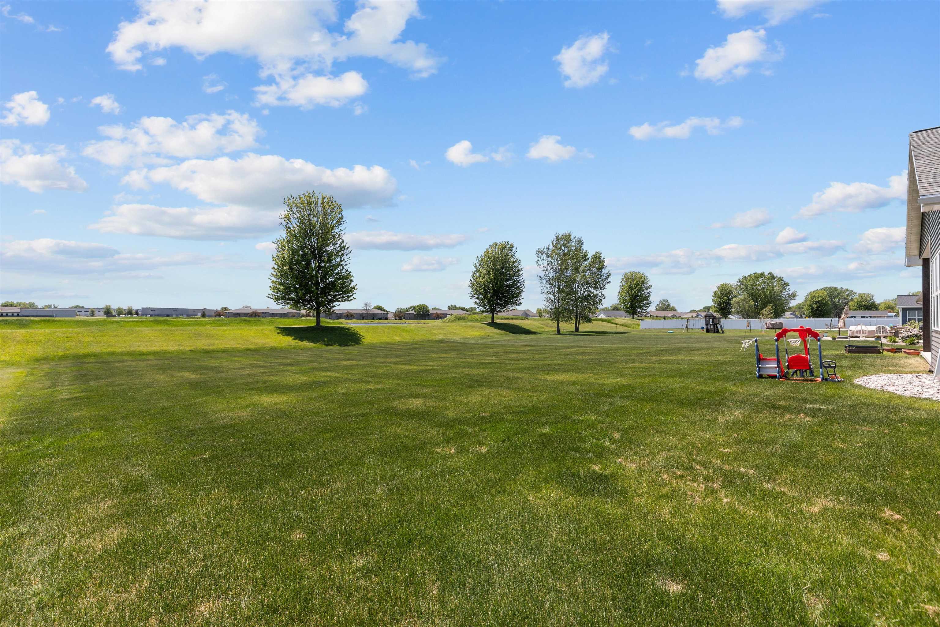 2157 Fox Point Court De Pere, WI 54115 - Photo 13 of 75