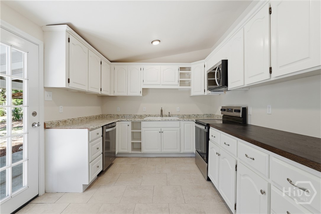 821 Walthour Road Savannah, GA 31410 - Photo 10 of 29