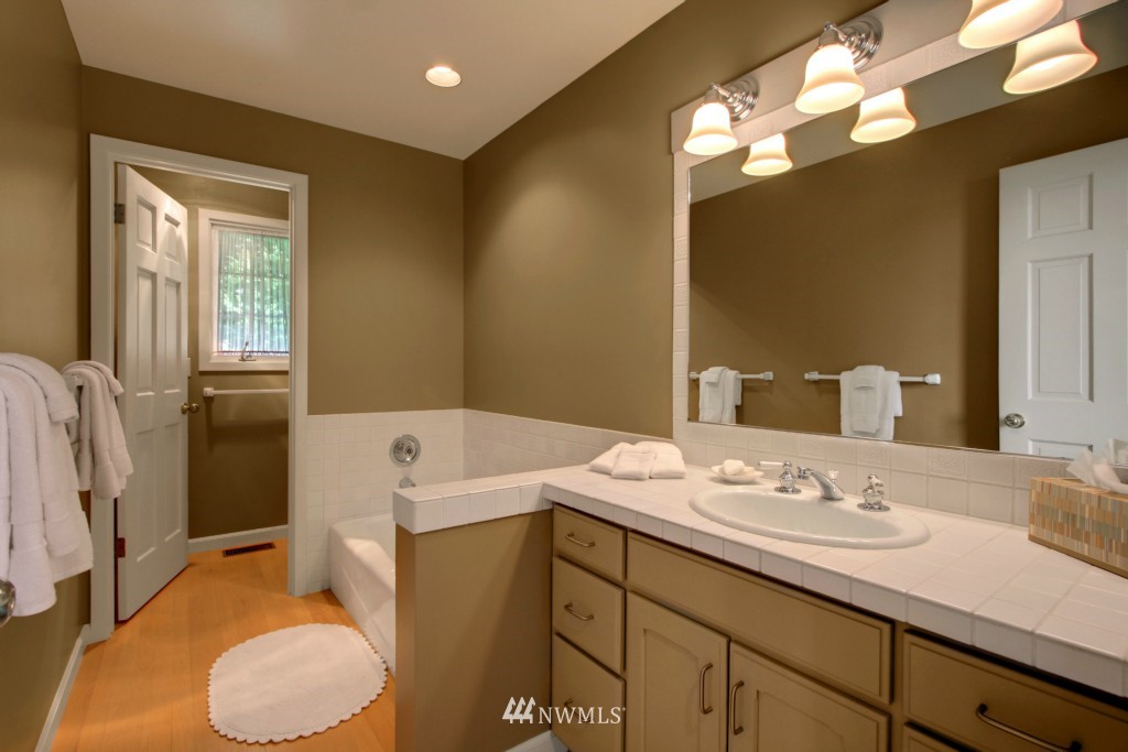 8428 Ridge Road Medina, WA 98039 - Photo 11 of 15
