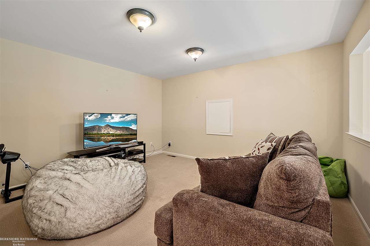 3689 Winding Brk Circle Rochester, MI 48309 - Photo 37 of 51 50079954-38.JPG