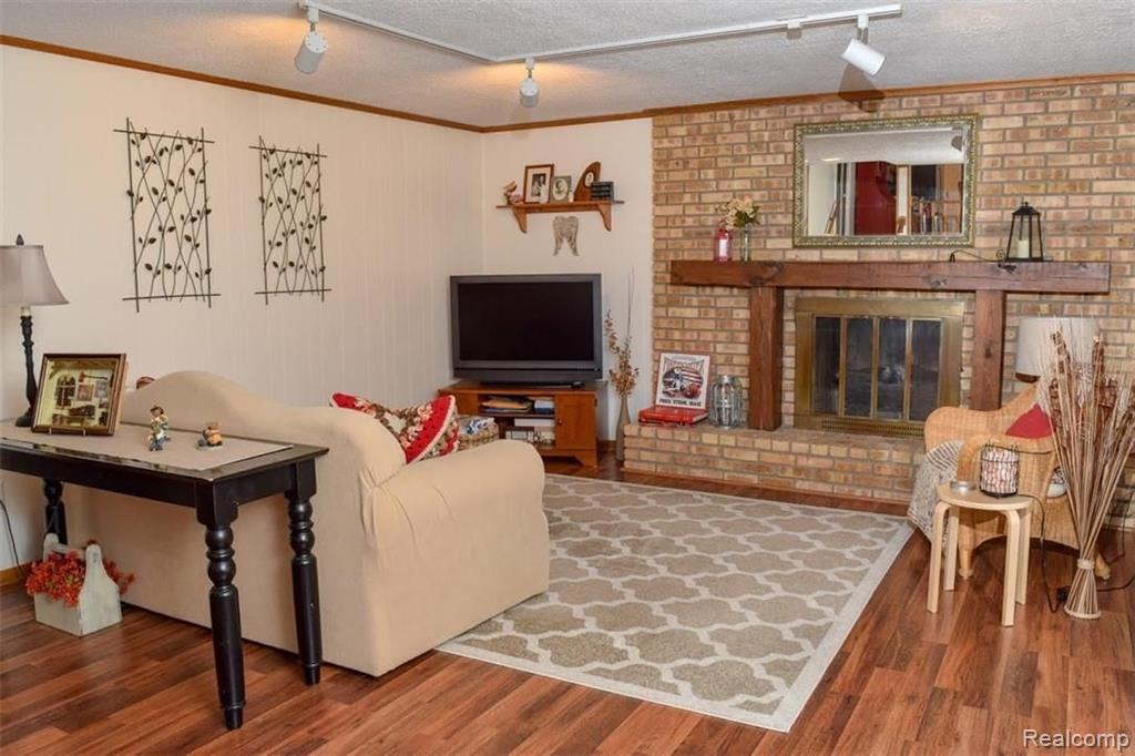 250 Donegal Drive Rochester Hills, MI 48309 - Photo 9 of 25