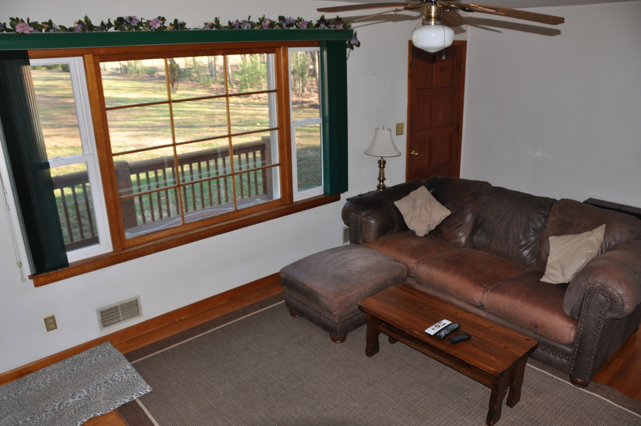 1153 Mead Valley Road Moneta, VA 24121 - Photo 24 of 35 Living Room W/Picture Window