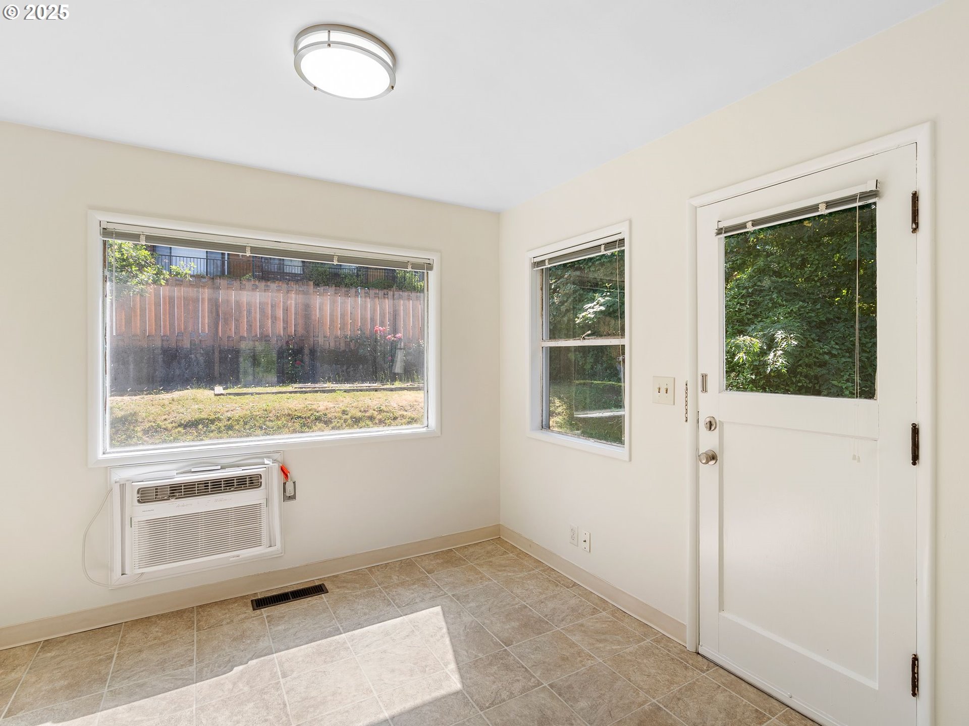 3718 Southeast 40th Avenue Portland, OR 97202 - Photo 15 of 41