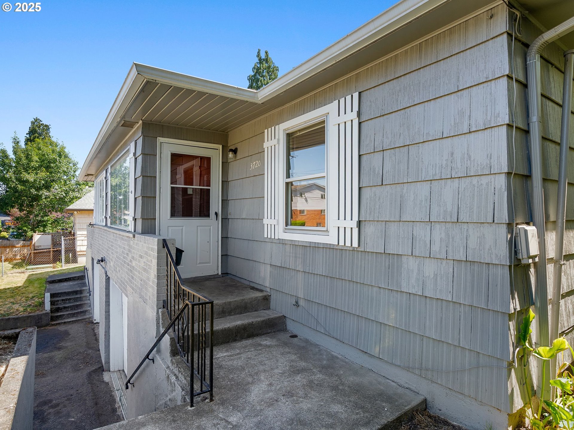 3718 Southeast 40th Avenue Portland, OR 97202 - Photo 5 of 41