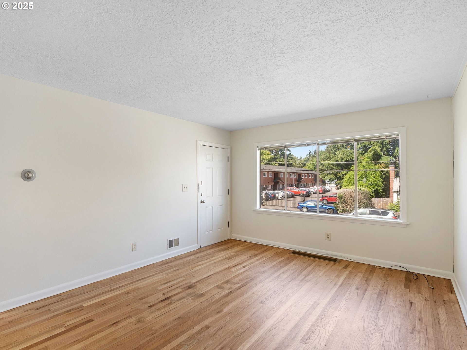 3718 Southeast 40th Avenue Portland, OR 97202 - Photo 6 of 41