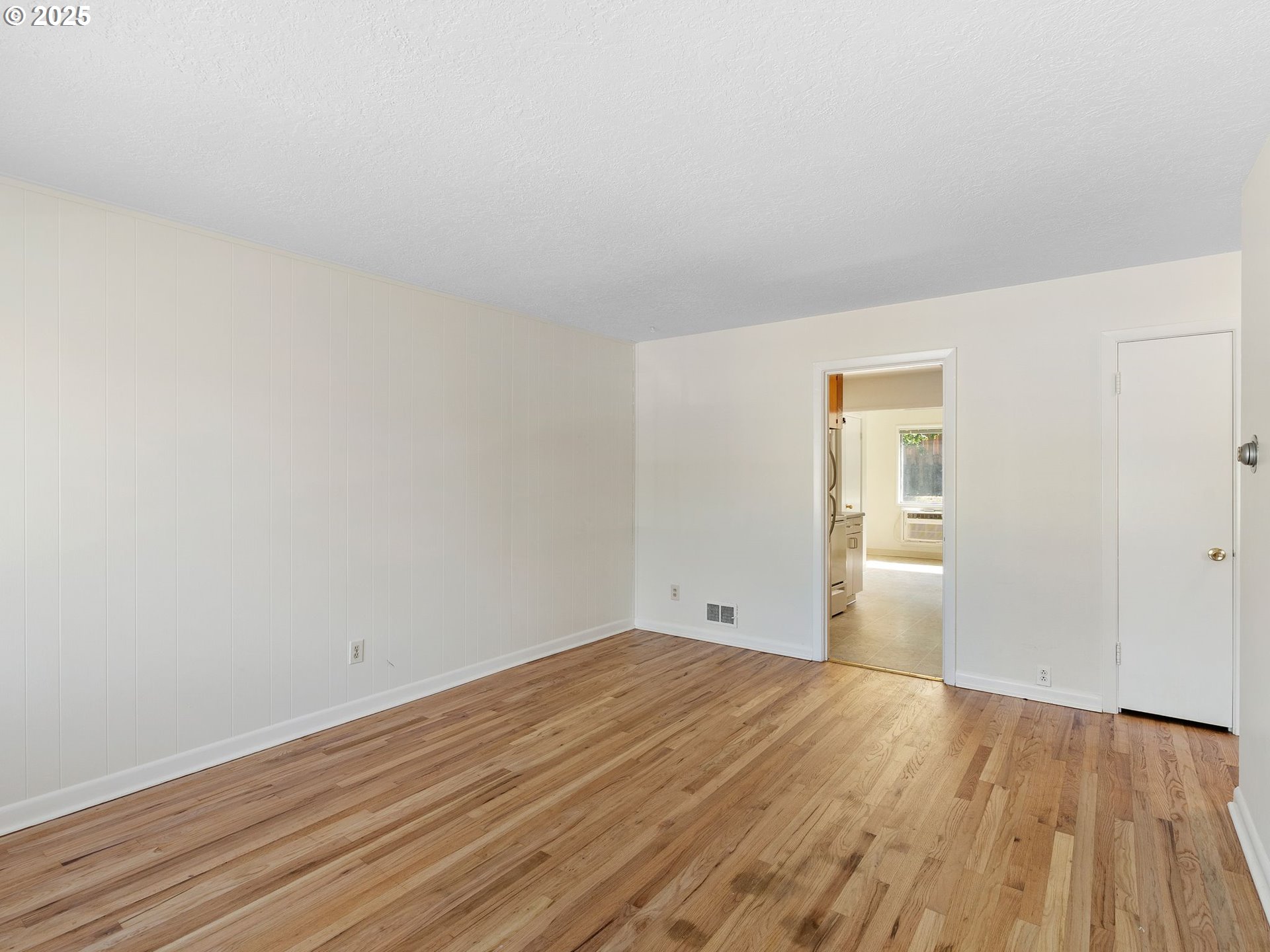 3718 Southeast 40th Avenue Portland, OR 97202 - Photo 7 of 41