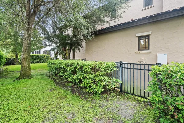 a view of a house with backyard and a tree