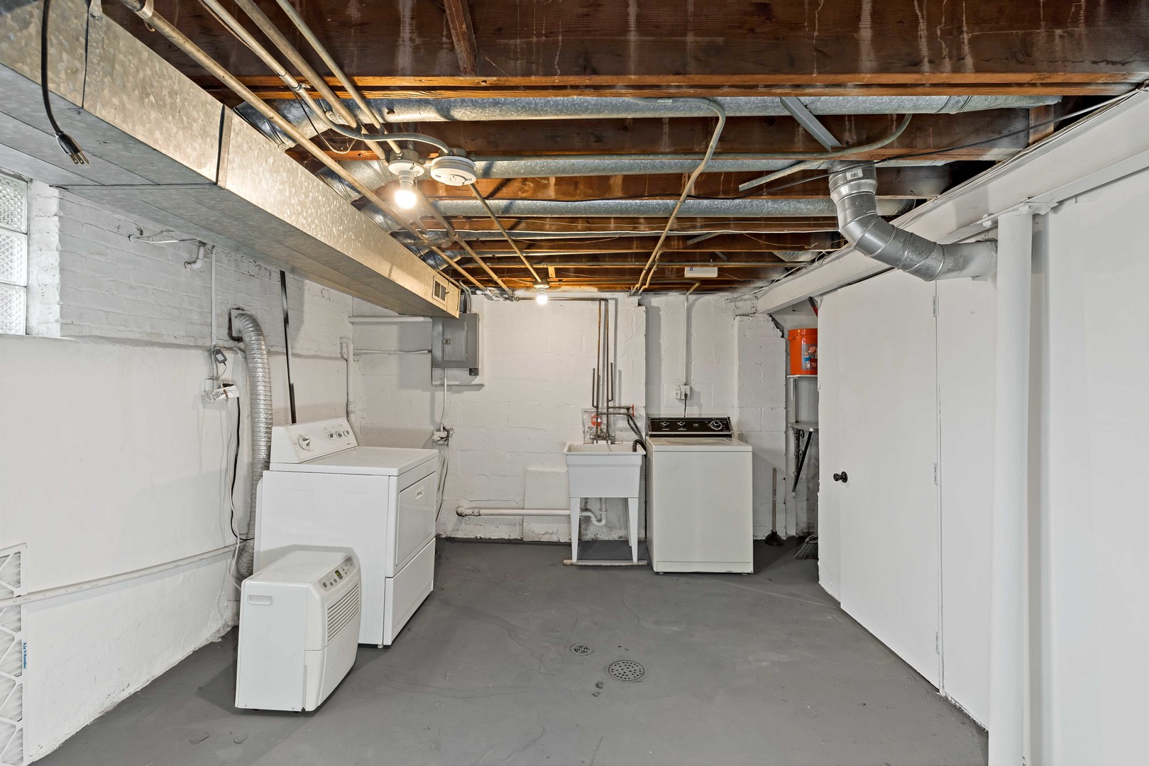 1404 Wentworth Avenue, Unit 1 Calumet City, IL 60409 - Photo 12 of 14 a utility room with dryer and washer