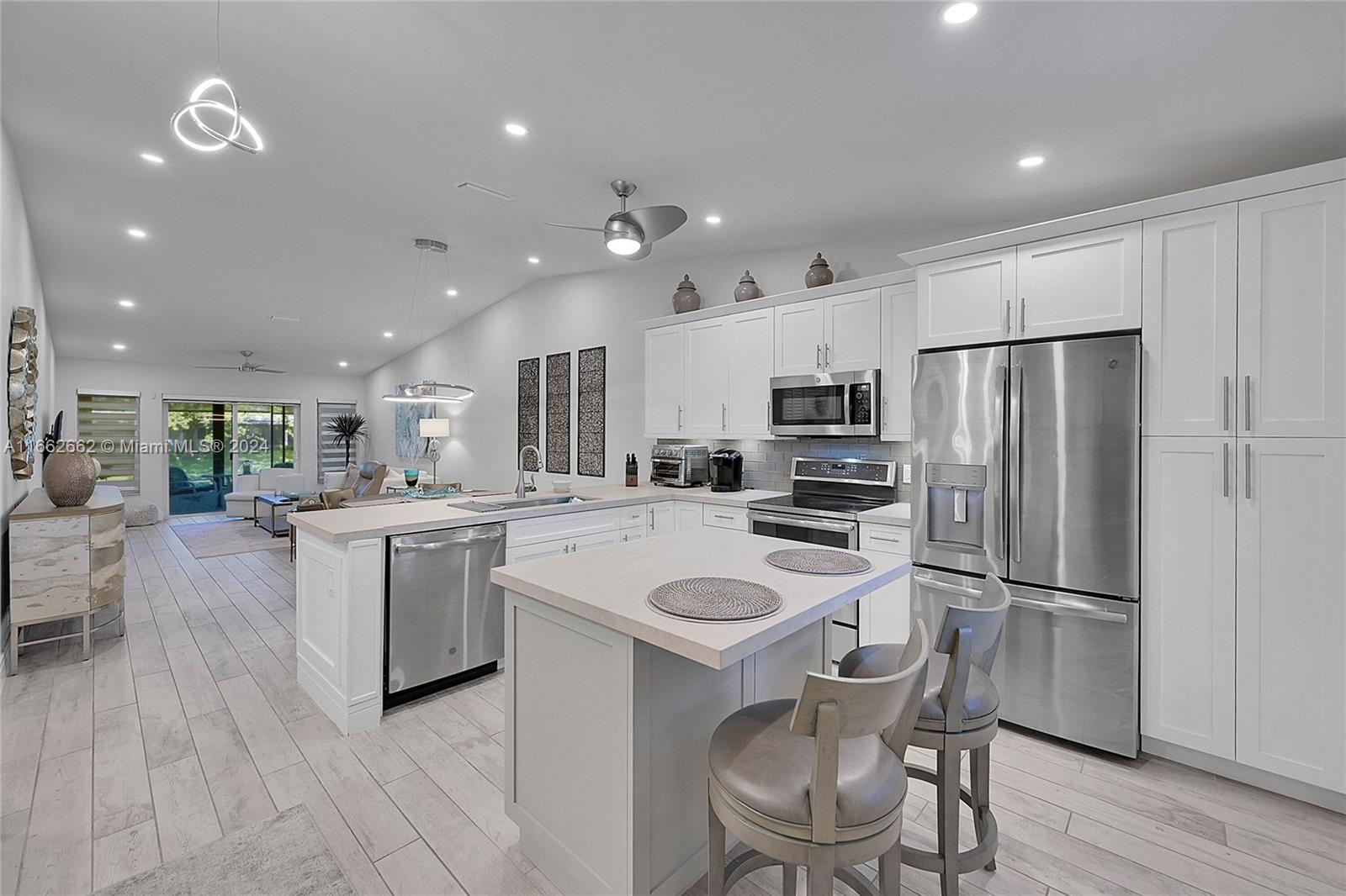 8913 Windtree Street Boca Raton, FL 33496 - Photo 3 of 30 Entertain guests while preparing food