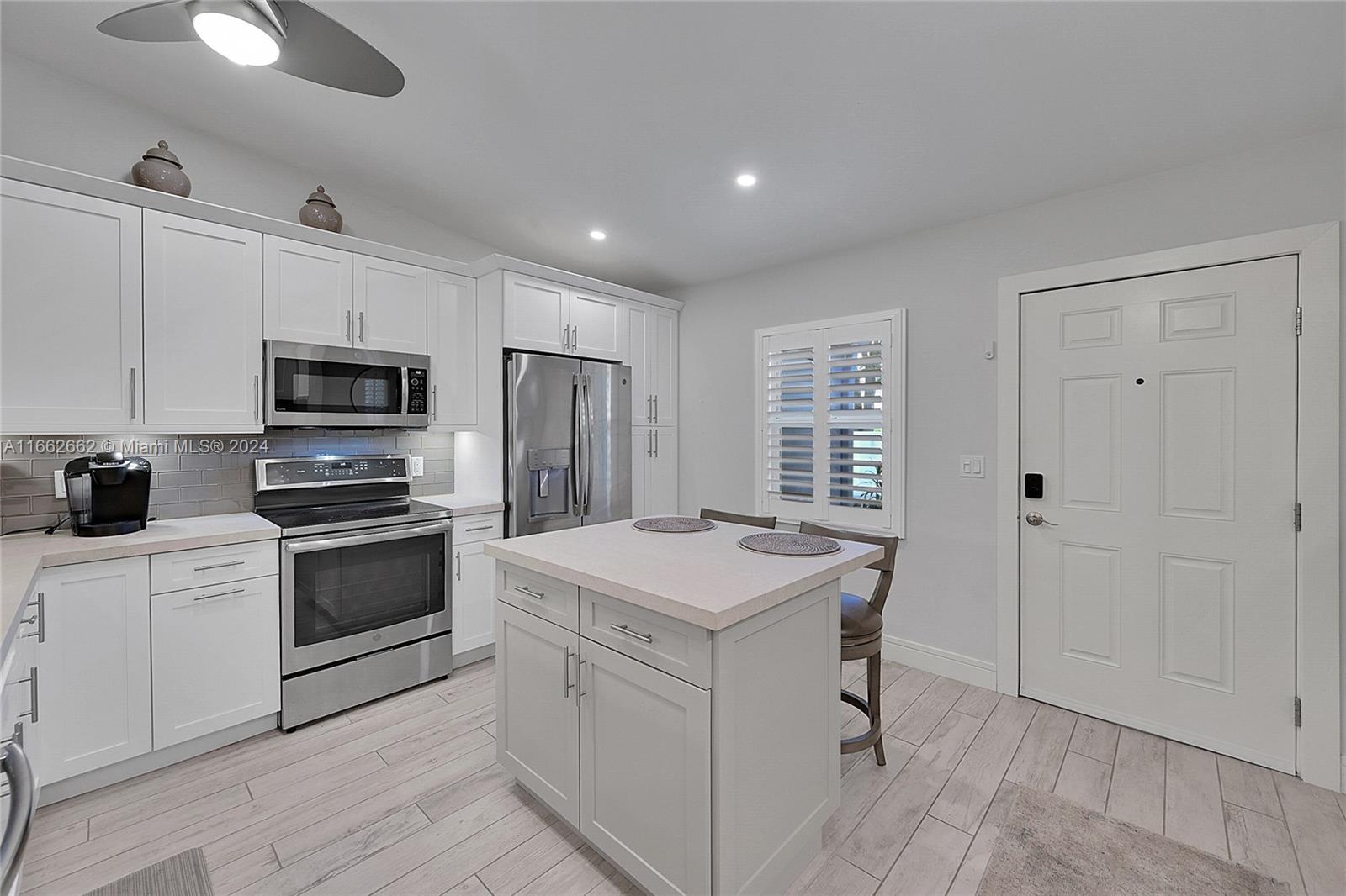 8913 Windtree Street Boca Raton, FL 33496 - Photo 4 of 30 Stainless steel appliances