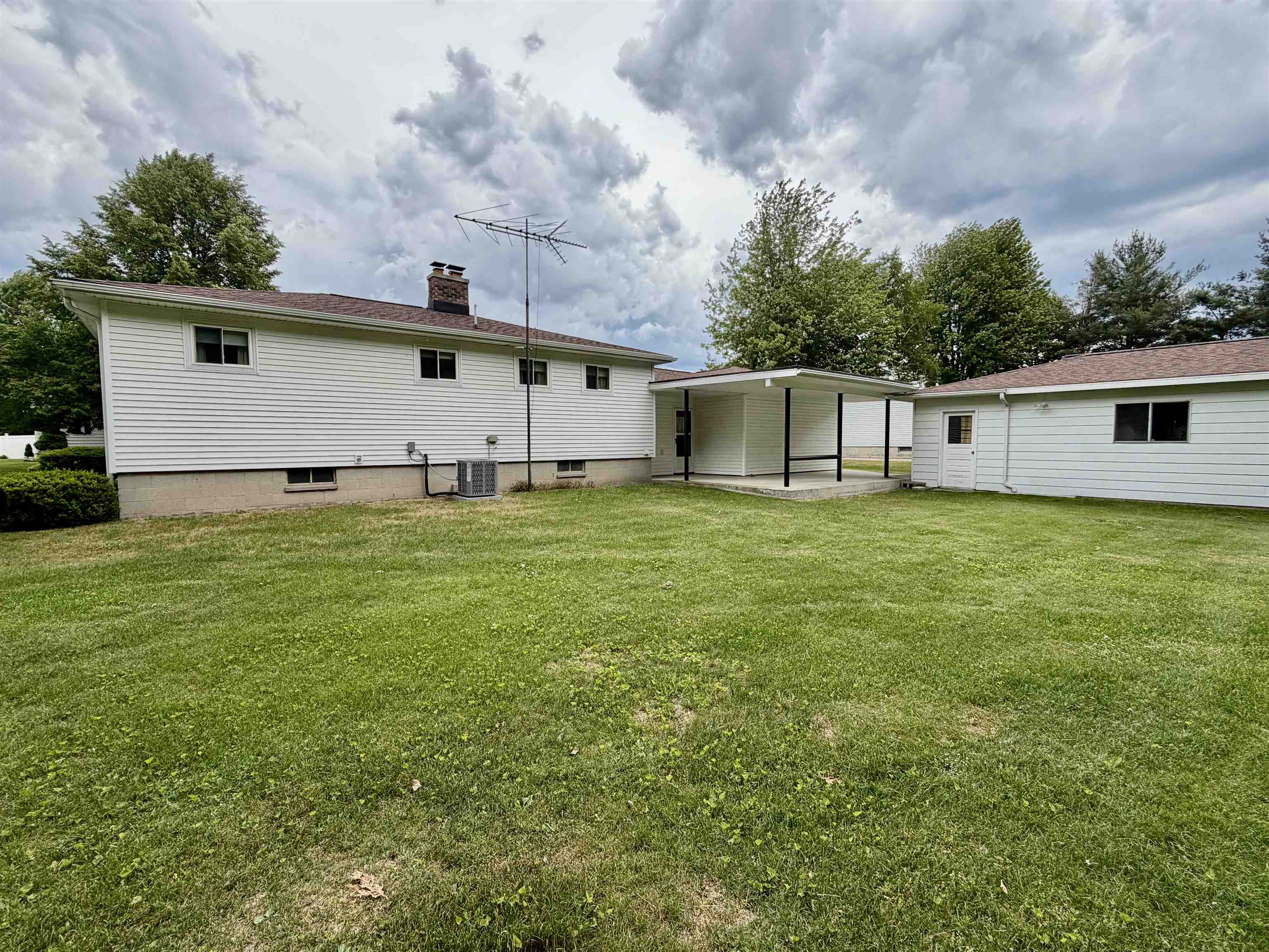 216 8th Street Pinconning, MI 48650 - Photo 4 of 29