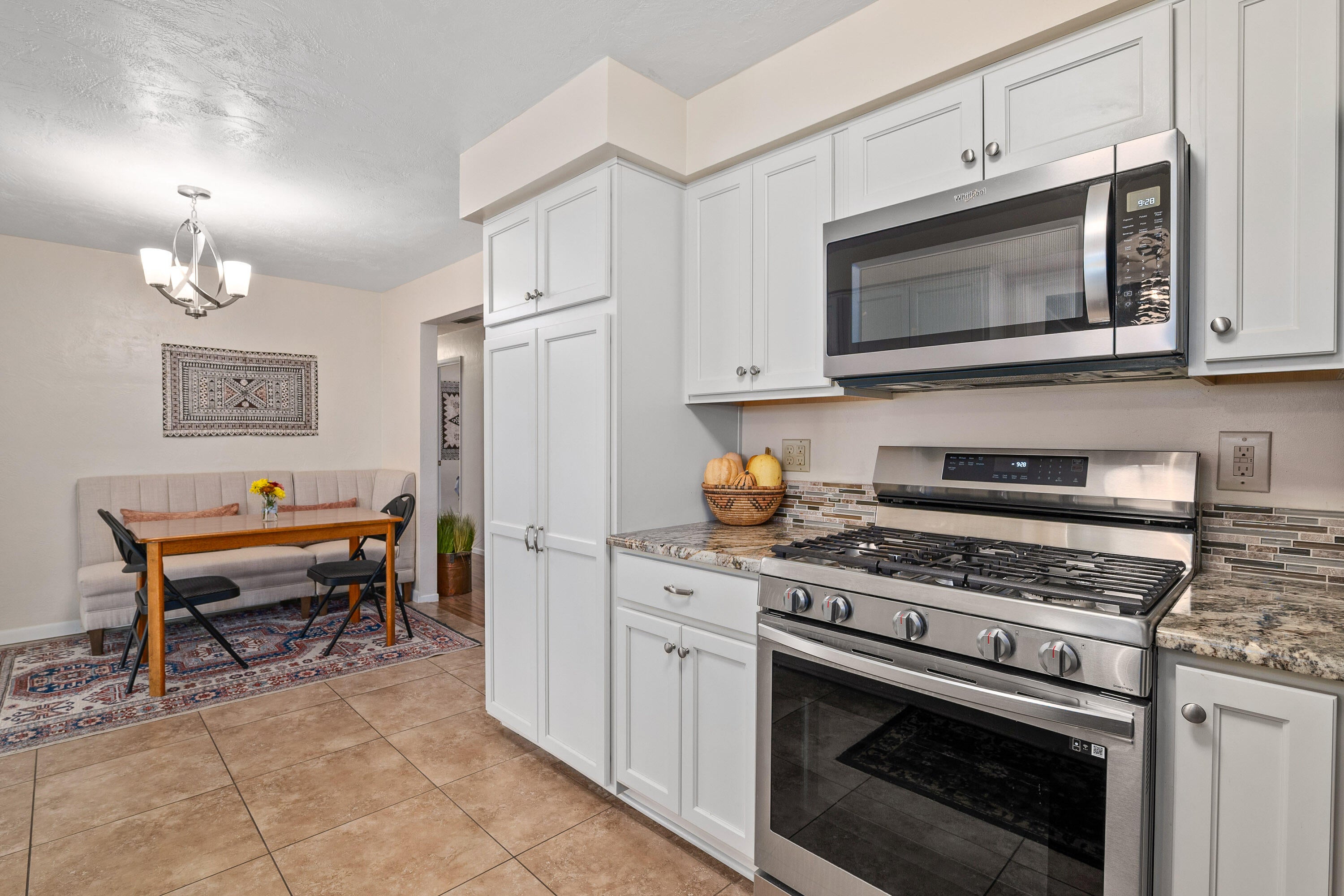 905 Comet Way Central Point, OR 97502 - Photo 10 of 33 10