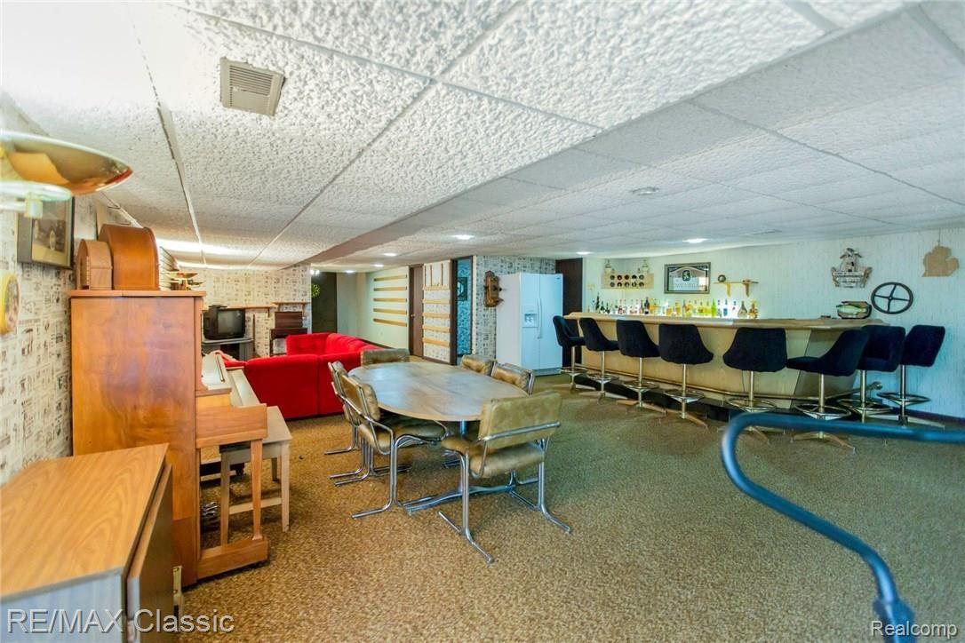 21801 Garfield Road Northville, MI 48167 - Photo 18 of 29 Built in bar in basement
