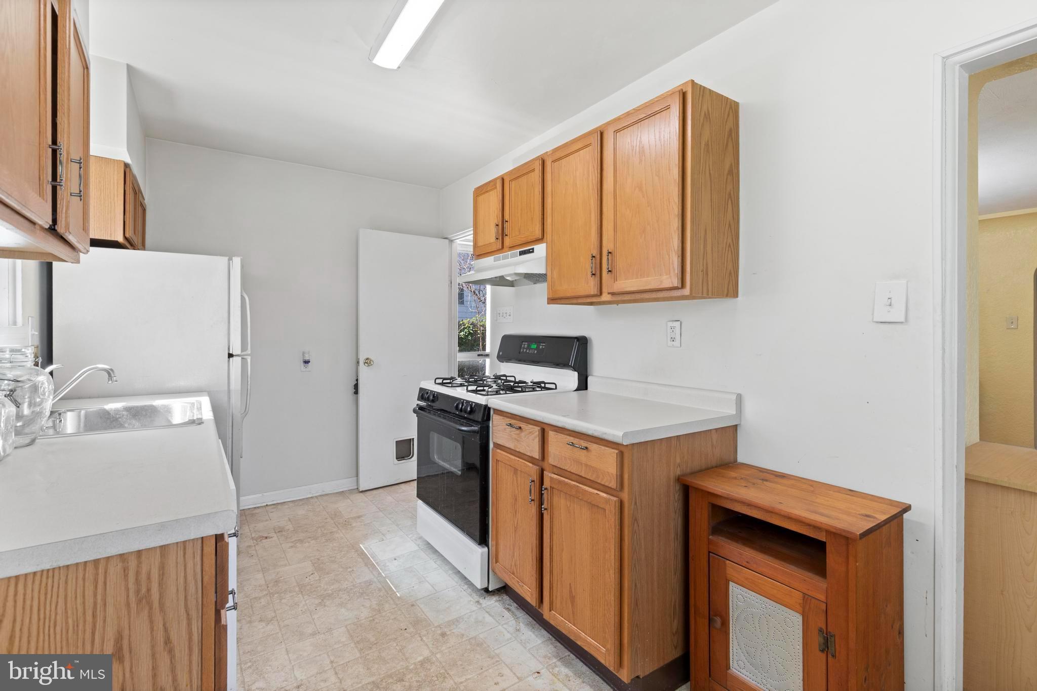 1001 Primos Avenue Secane, PA 19018 - Photo 10 of 27 a utility room with sink dryer and washer