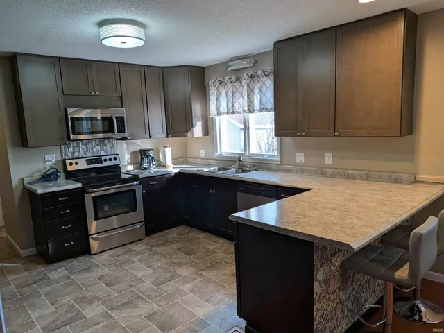 $195,000 | 315 Richfield Lane, Geneva, IN 46740