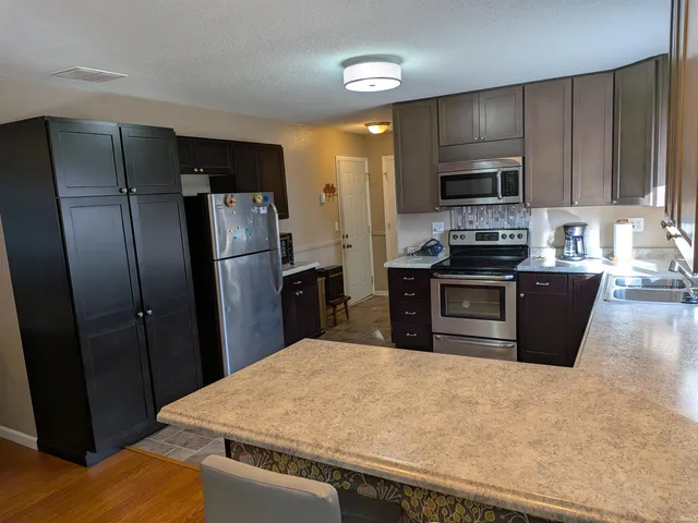 $195,000 | 315 Richfield Lane, Geneva, IN 46740