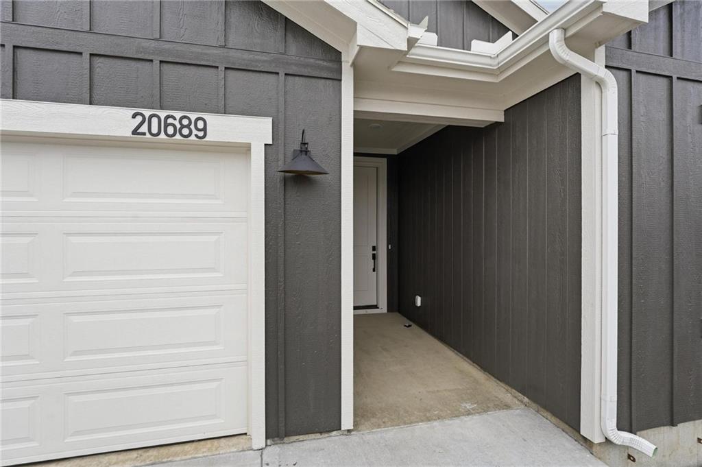 20689 South Skyview Lane Spring Hill, KS 66083 - Photo 2 of 36