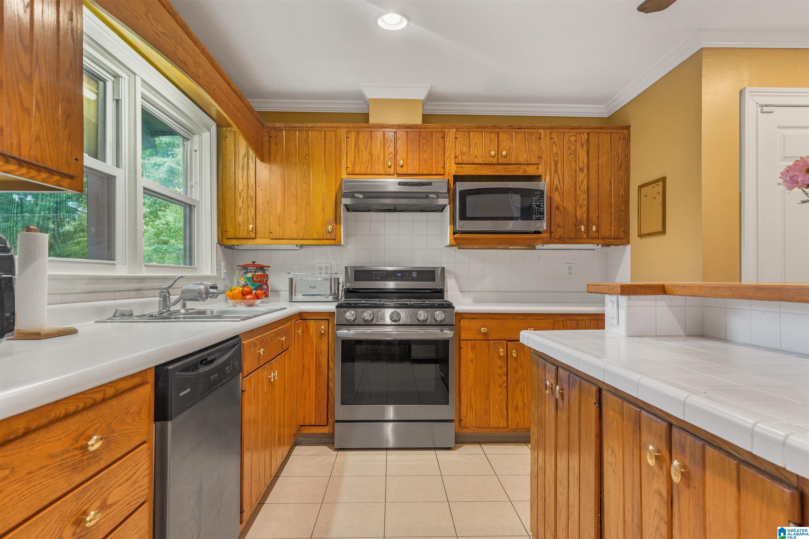 2444 Altadena Road Birmingham, AL 35243 - Photo 4 of 30