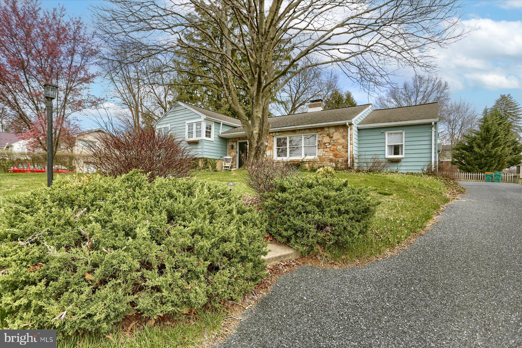 211 Forge Road Boiling Springs, PA 17007 - Photo 3 of 35 Gallery Image 3