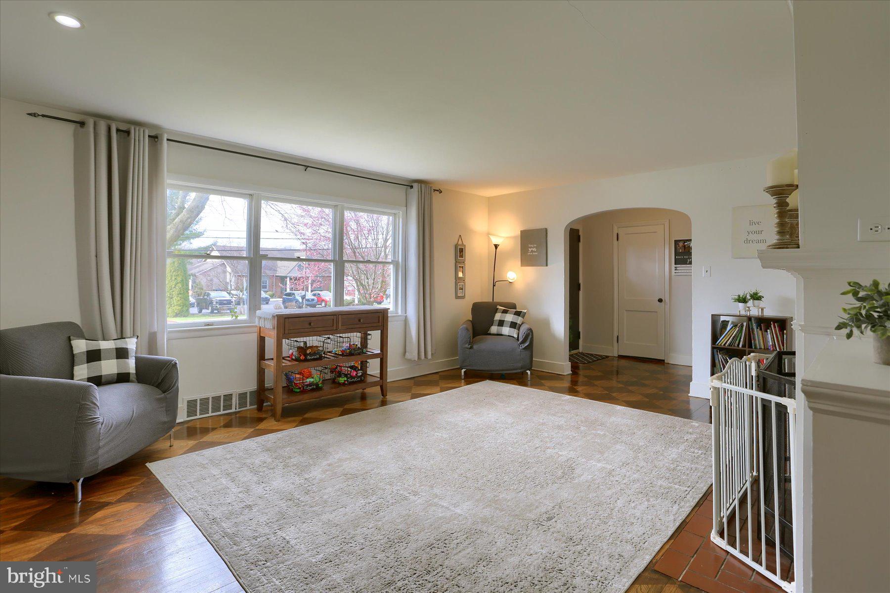 211 Forge Road Boiling Springs, PA 17007 - Photo 5 of 35 Gallery Image 5
