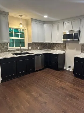 $1,600 | 607 Fahrenthold Street, El Campo, TX 77437